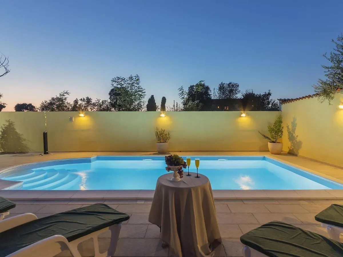Villa In Vodnjan With Private Swimming Pool